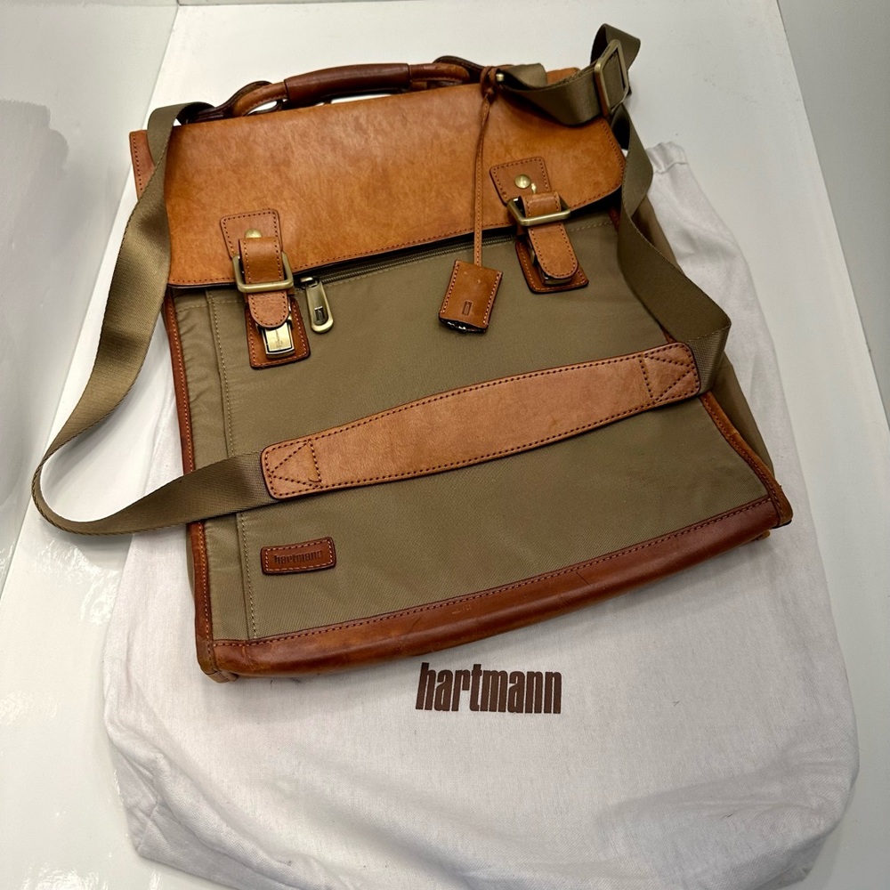 hartman Signature Messenger Bag